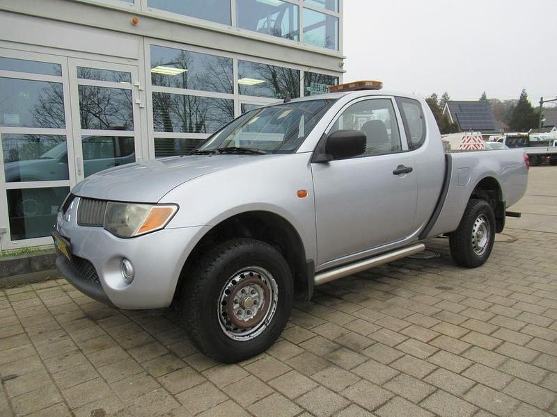 Gebraucht Mitsubishi L Invite 136 PS (100 kW) 2008 Silber SUV