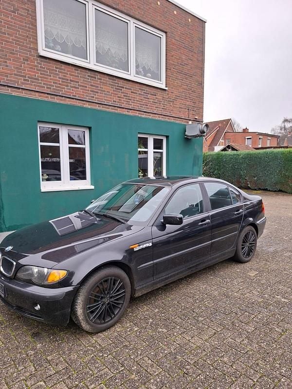 Schwarz Gebraucht 2001 BMW 318 Limousine | 2.000 € (Guter Preis) - Bild 1/4