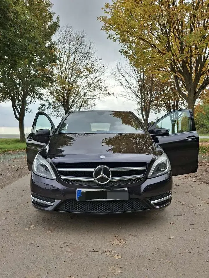 Gebraucht Mercedes B250 211 PS (155 kW) 2013 Violett Kleinwagen