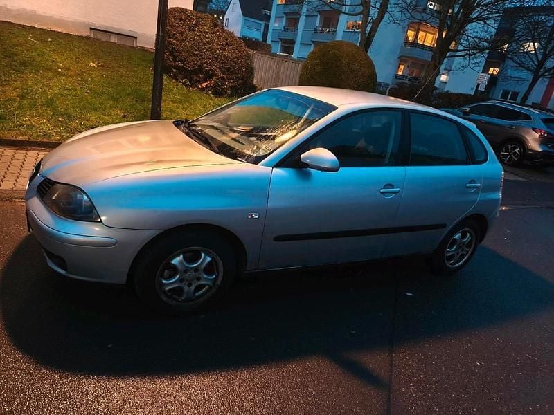 Silber Gebraucht 2006 Seat Ibiza Kleinwagen | 2.200 € (Etwas zu teuer) - Bild 1/3