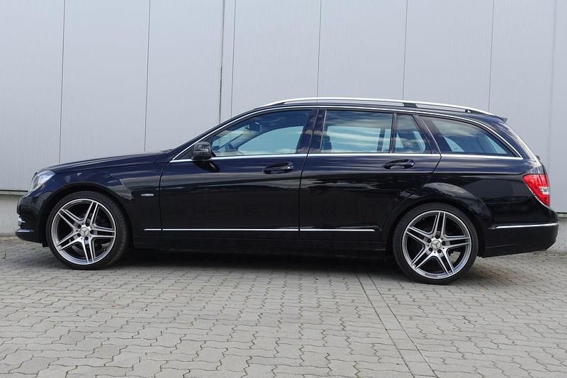 Gebraucht Mercedes C180 156 PS (114 kW) 2011 Schwarz Kombi