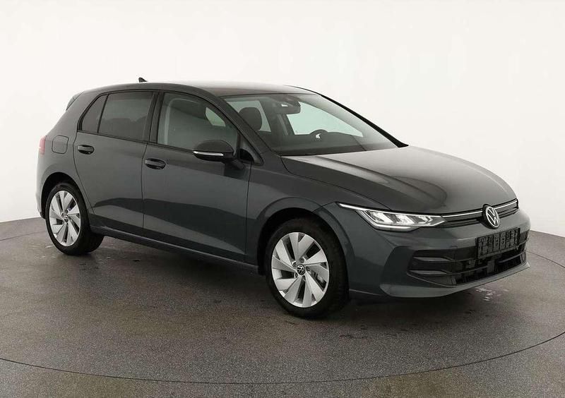 Delphingrau metallic Neu 2025 VW Golf VIII Life Limousine | 28.095 € (Guter Preis) - Bild 1/4