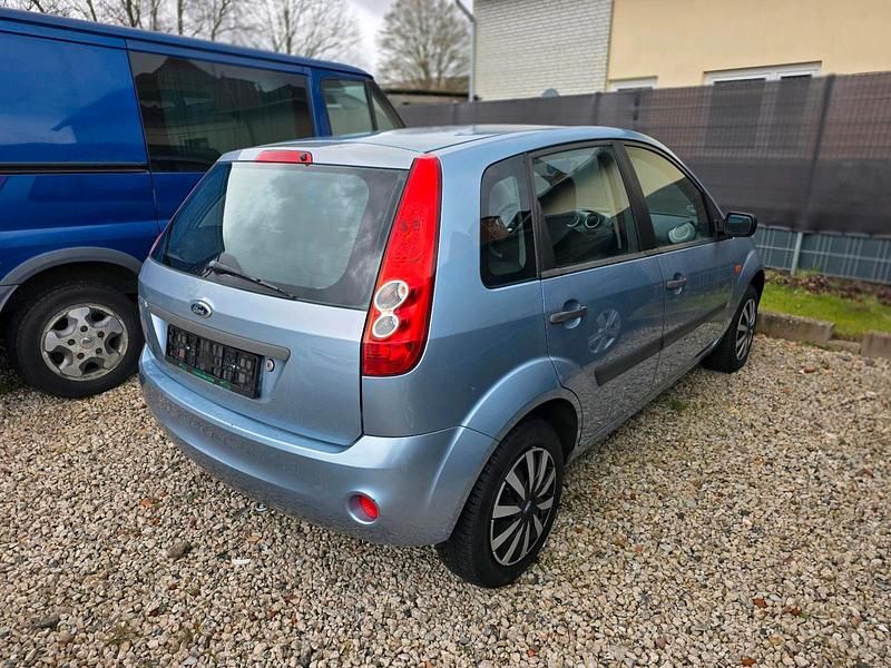 Gebraucht Ford Fiesta 80 PS (58 kW) 2006 Blau Kleinwagen