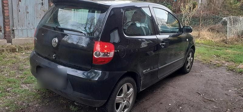 Gebraucht VW Fox 60 PS (44 kW) 2011 Schwarz Kleinwagen
