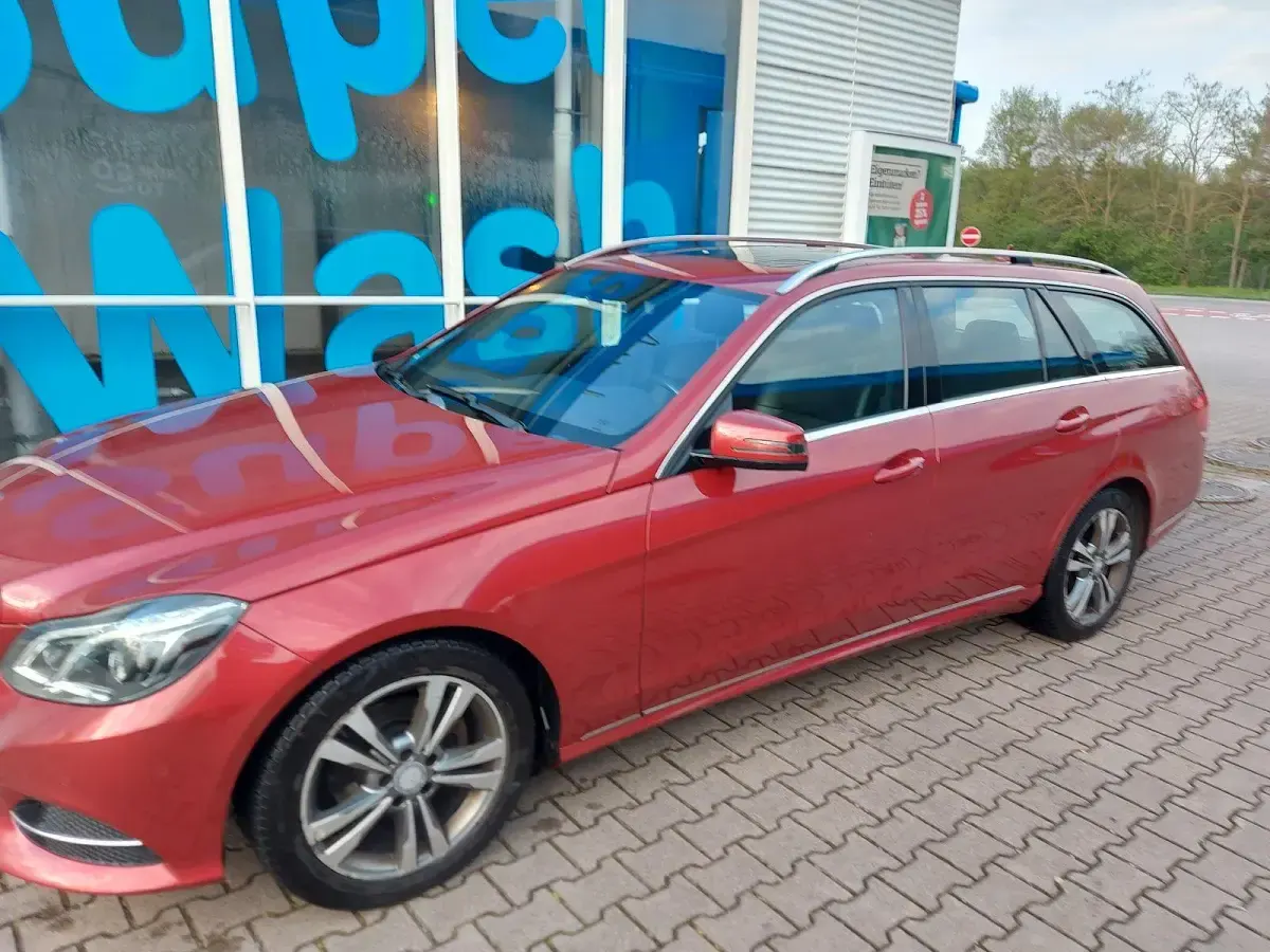Gebraucht Mercedes E220 170 PS (125 kW) 2016 Rot Kombi
