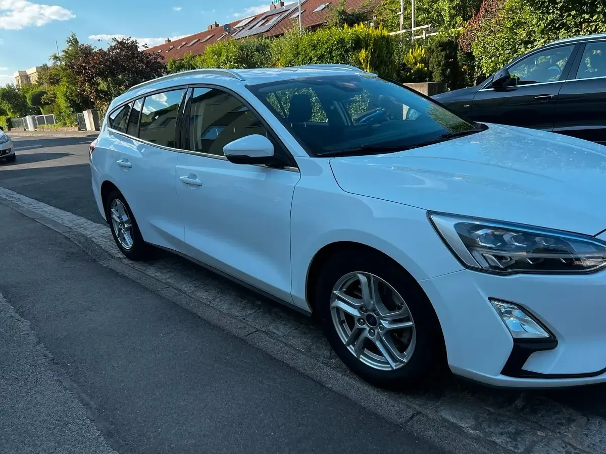 Gebraucht Ford Focus 120 PS (88 kW) 2019 Weiß Kombi