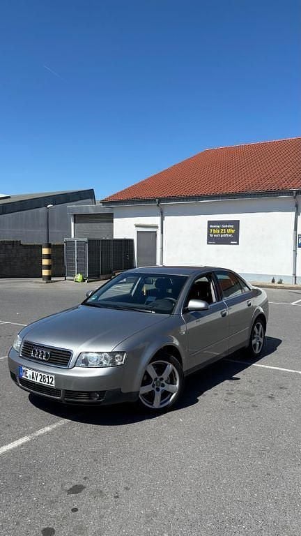 Silber Gebraucht 2006 Audi A4 Limousine | 3.000 € (Guter Preis) - Bild 1/4
