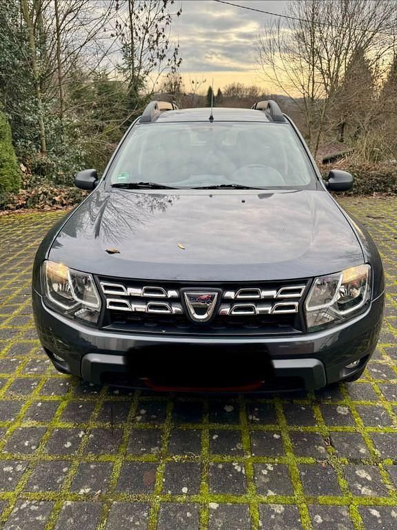 Schwarz Gebraucht 2015 Dacia Duster Lauréate SUV | 8.800 € (Fairer Preis) - Bild 1/4
