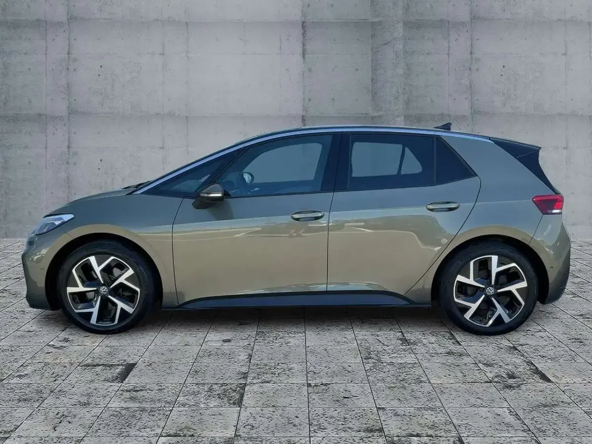 Gebraucht VW ID.3 Pro 150 kW (204 PS) 2024 Dark olivine green metallic Kleinwagen