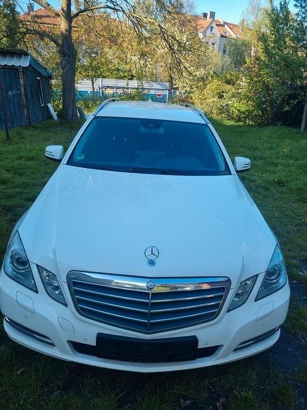 Second-hand Mercedes E220 Elegance 170 CP (125 kW) 2012 Alb Break