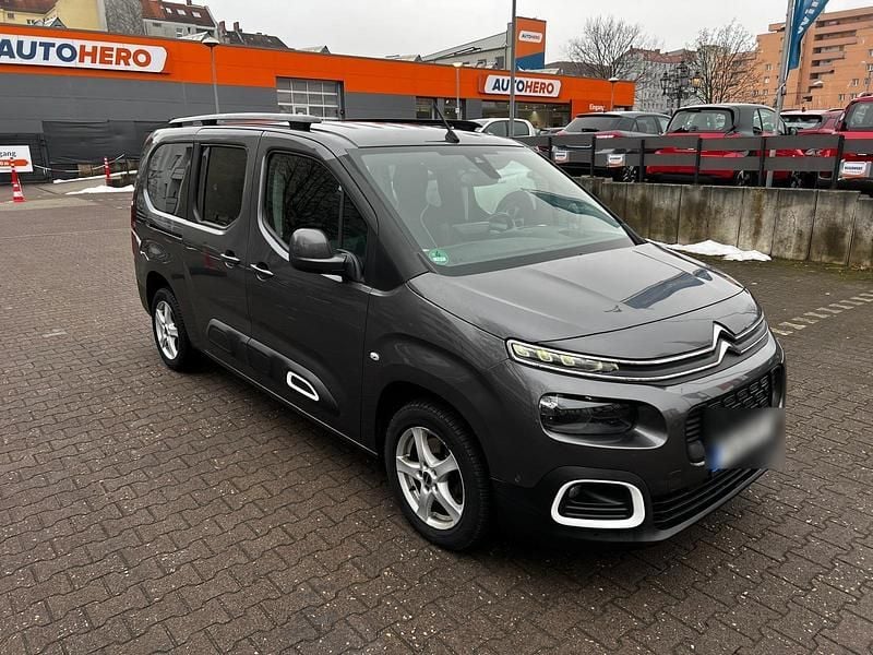 Grau Gebraucht 2019 Citroën Berlingo Shine Van / Kleinbus | 16.500 € (Guter Preis) - Bild 1/4