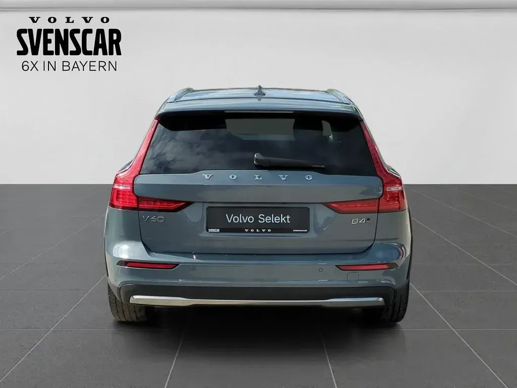 Gebraucht Volvo V60 CC Plus 197 PS (144 kW) 2023 Grau Kombi