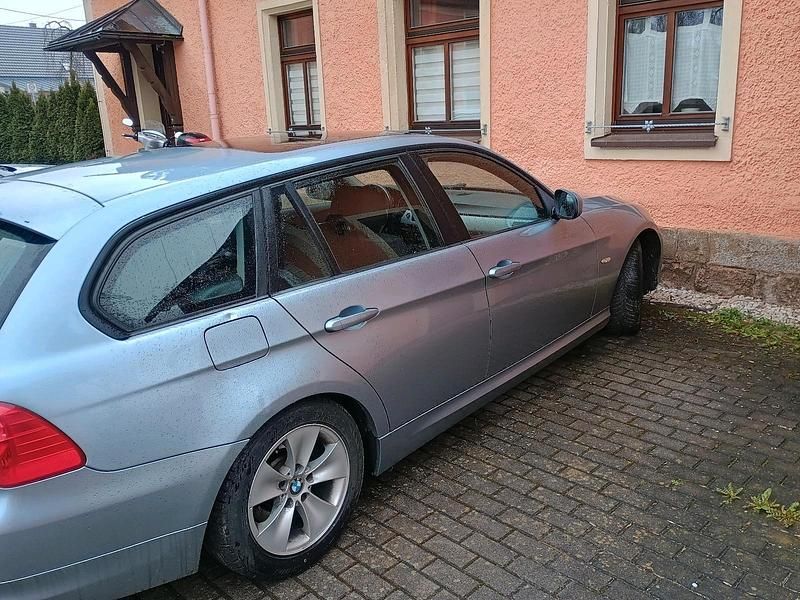 Gebraucht BMW 320 177 PS (130 kW) 2009 Kombi