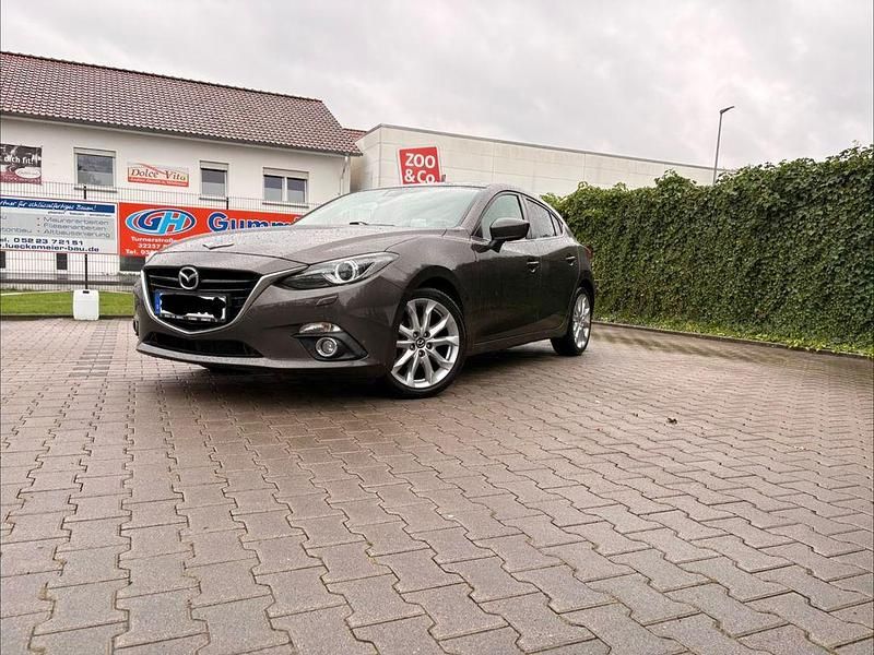 Braun Gebraucht 2015 Mazda 3 Center-Line Limousine | 11.999 € (Teuer) - Bild 1/4