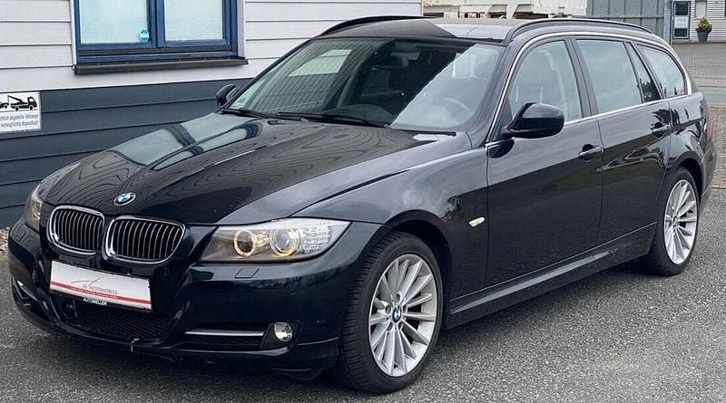 Schwarz Gebraucht 2013 BMW 330 Kombi | 10.800 € - Bild 1/4