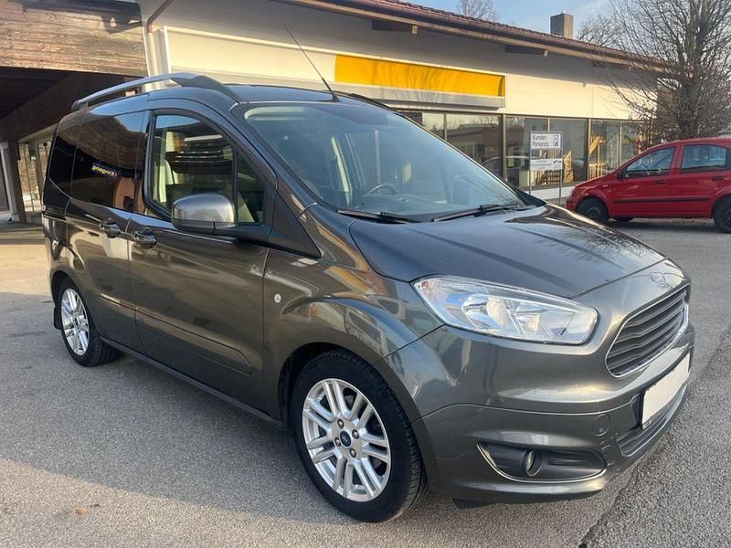 Gebraucht Ford Tourneo Courier Titanium 101 PS (74 kW) 2017 Grau Van / Kleinbus