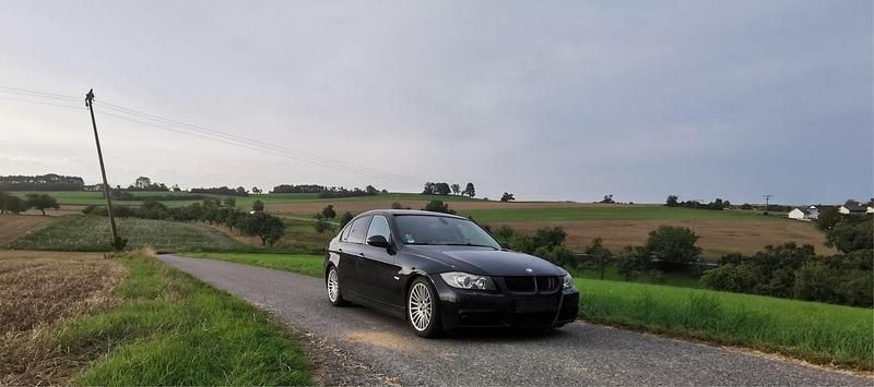 Gebraucht BMW 330 231 PS (169 kW) 2008 Schwarz Limousine