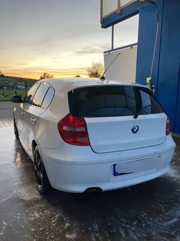 Gebraucht BMW 116 Sport Line 116 PS (85 kW) 2010 Weiß Kleinwagen