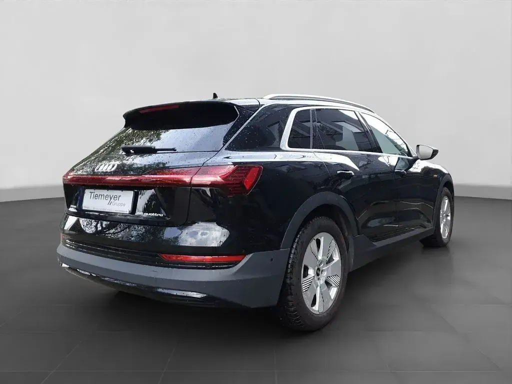 Używany Audi e-tron 300 kW (408 KM) 2022 Czarny SUV