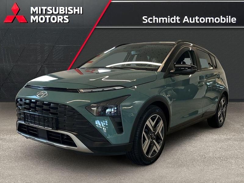 Mangrove green (gruen) Gebraucht 2021 Hyundai Bayon Intro Edition SUV | 15.370 € - Bild 1/4