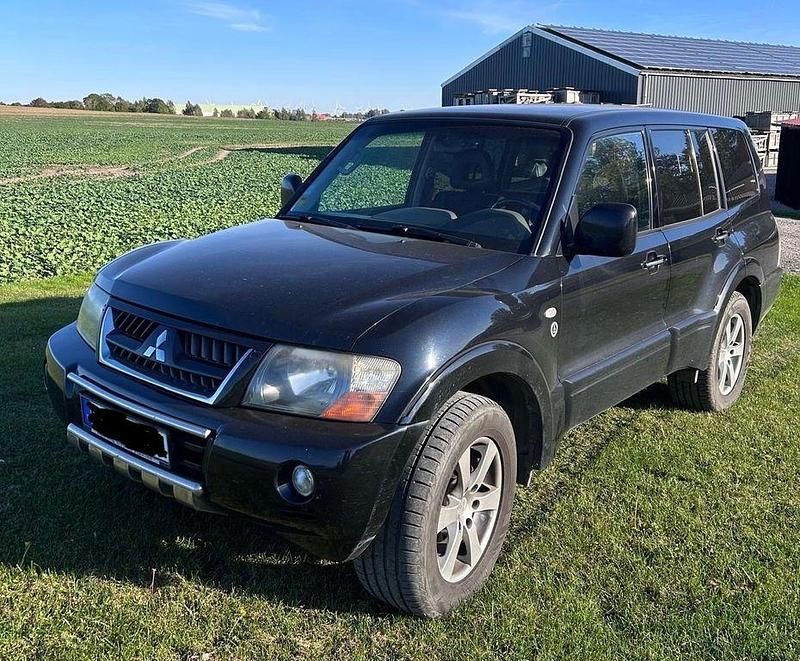 Schwarz Gebraucht 2007 Mitsubishi Pajero Edition SUV | 3.900 € - Bild 1/4