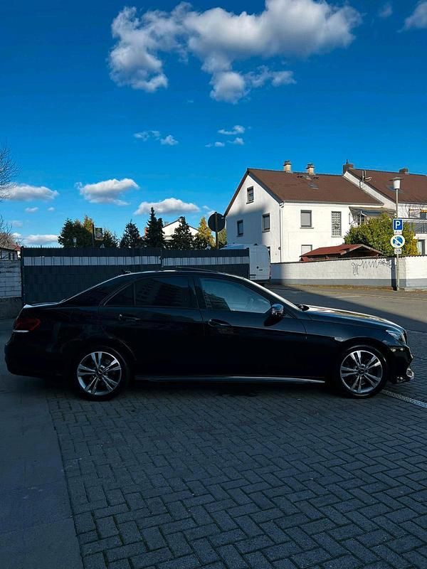 Gebraucht Mercedes E350 AMG 258 PS (189 kW) 2015 Schwarz Limousine
