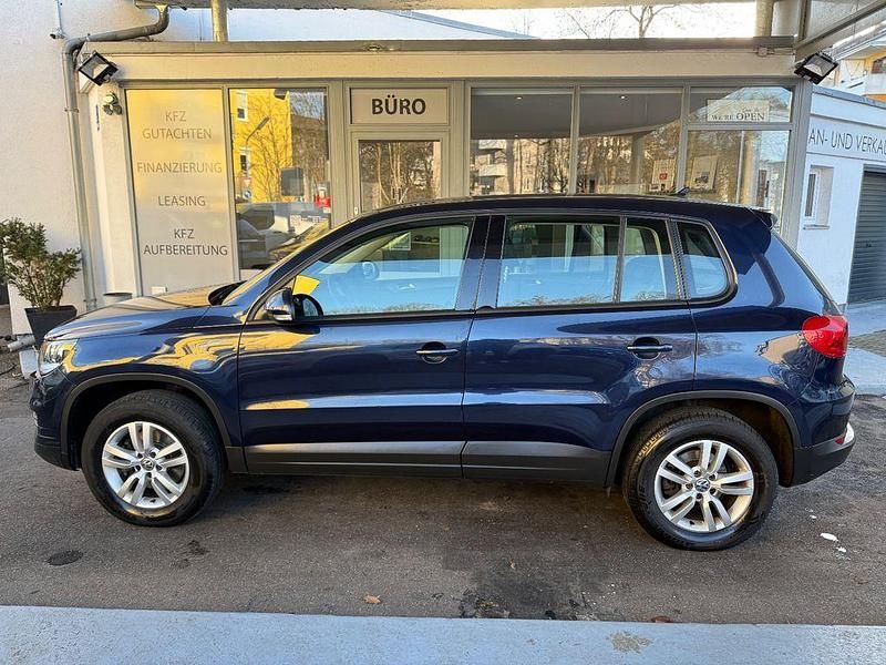 Gebraucht VW Tiguan Trendline 122 PS (89 kW) 2012 Blau SUV