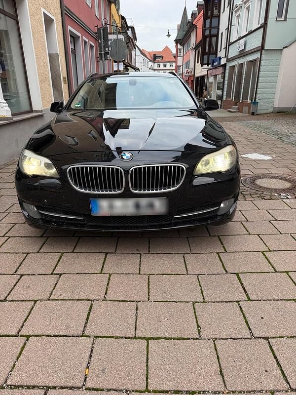 Schwarz Gebraucht 2011 BMW 525 Kombi | 6.900 € (Superpreis) - Bild 1/4