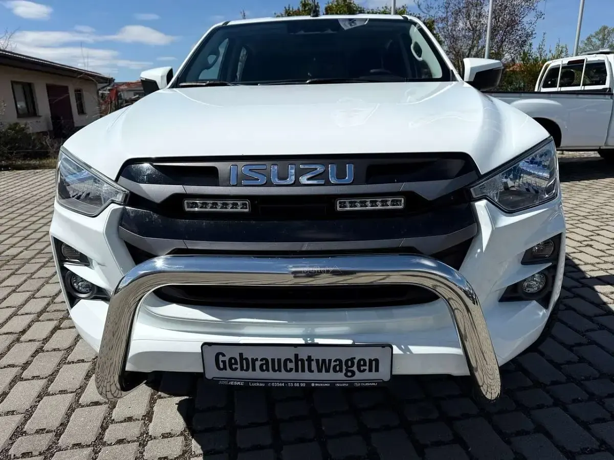 Second-hand Isuzu D-Max 163 CP (119 kW) 2023 Alb Pickup