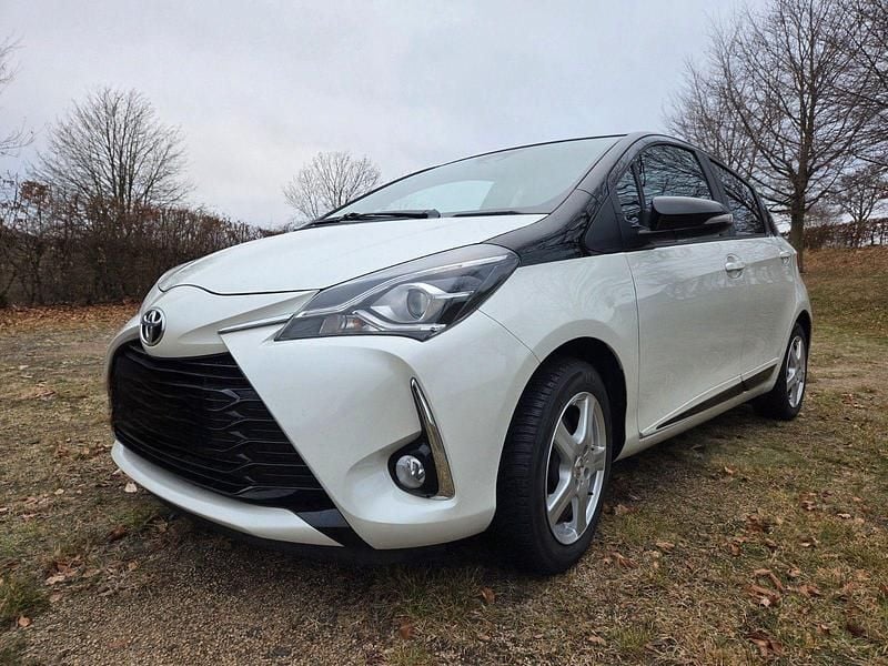 Weiß Gebraucht 2019 Toyota Yaris Style Kleinwagen | 12.300 € (Fairer Preis) - Bild 1/4