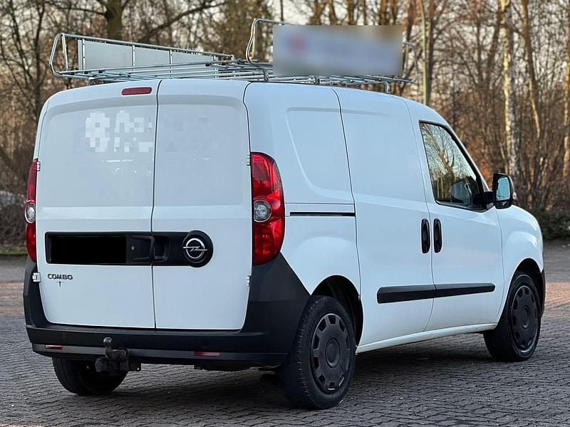 Gebraucht Opel Combo 95 PS (69 kW) 2017 Weiß Van / Kleinbus