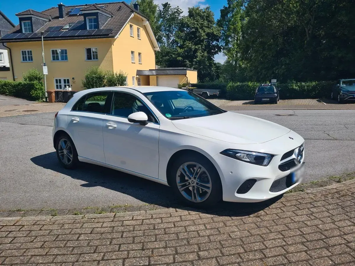 Gebraucht Mercedes A200 163 PS (119 kW) 2018 Weiß Limousine