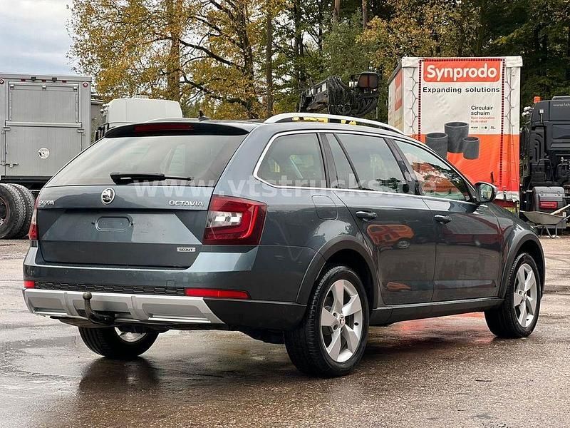 Gebraucht Skoda Octavia Scout 4x4 150 PS (110 kW) 2019 Grau Kombi