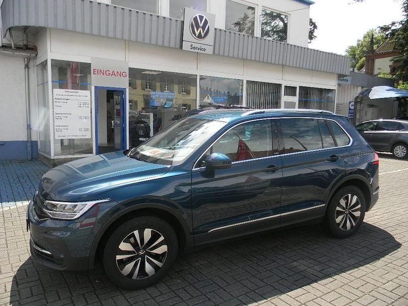 Blau Gebraucht 2024 VW Tiguan Move SUV | 33.798 € (Fairer Preis) - Bild 1/4