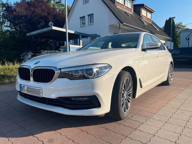 Weiß Gebraucht 2019 BMW 530e iPerformance Limousine | 25.850 € (Guter Preis) - Bild 1/4