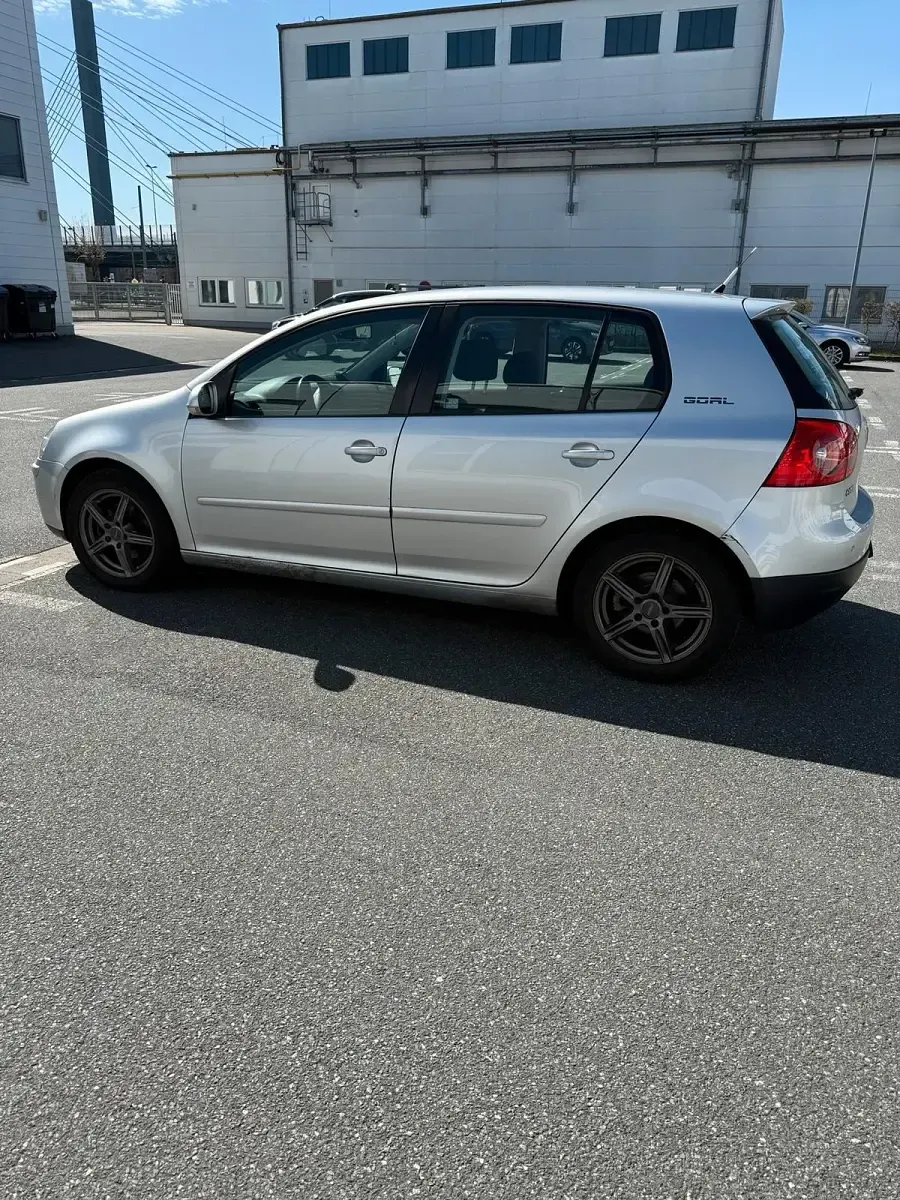 Używany VW Golf V Goal 75 KM (55 kW) 2006 Srebrny Hatchback