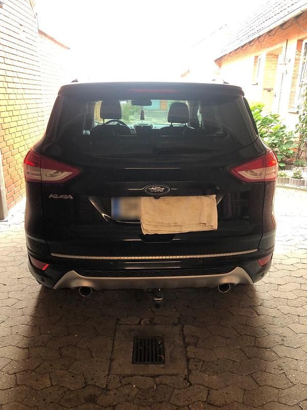 Gebraucht Ford Kuga Individual 179 PS (131 kW) 2016 Schwarz SUV