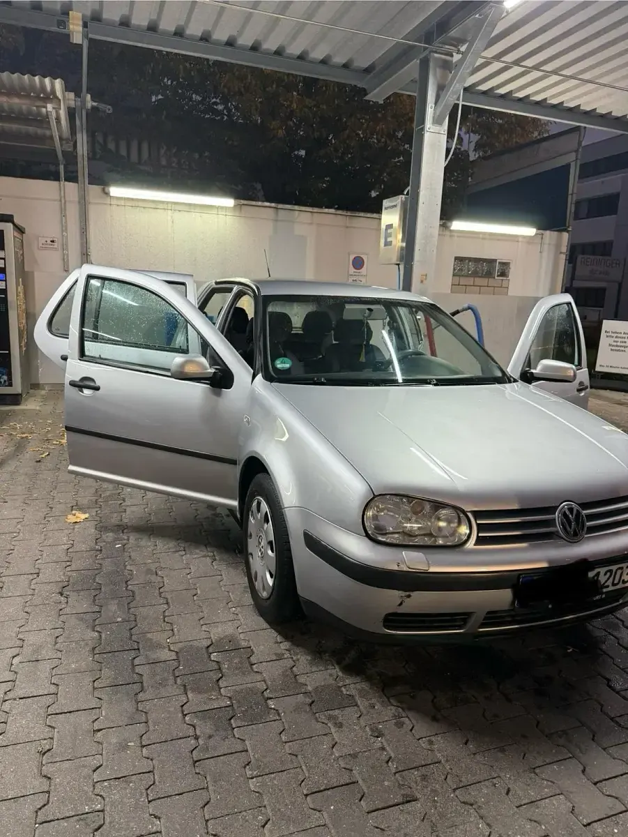 Gebraucht VW Golf IV 100 PS (73 kW) 2003 Silber Kleinwagen