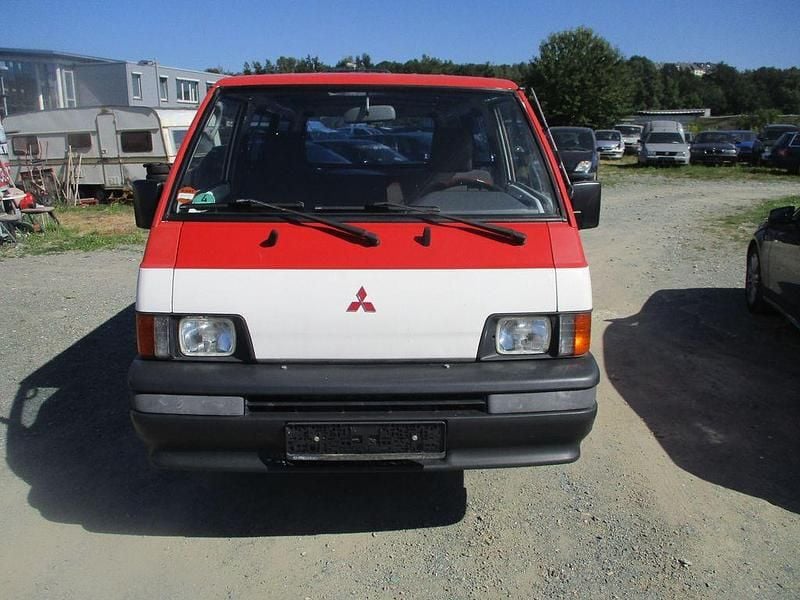Rot Gebraucht 1991 Mitsubishi L300 Van / Kleinbus | 2.888 € - Bild 1/4