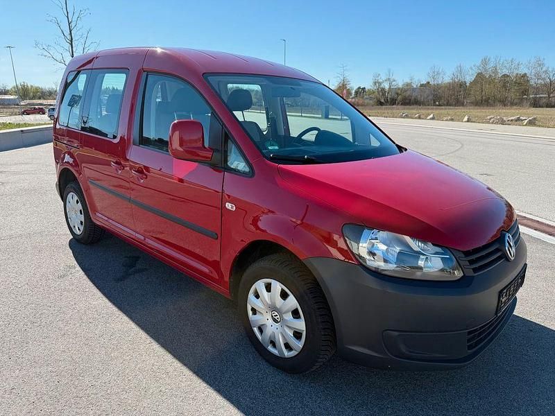 Gebraucht VW Caddy Trendline 102 PS (75 kW) 2012 Rot Van / Kleinbus