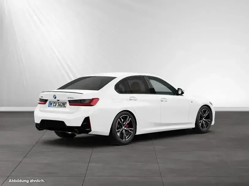 Gebraucht BMW 330e M Sport 292 PS (214 kW) 2025 Alpinweiß iii Limousine