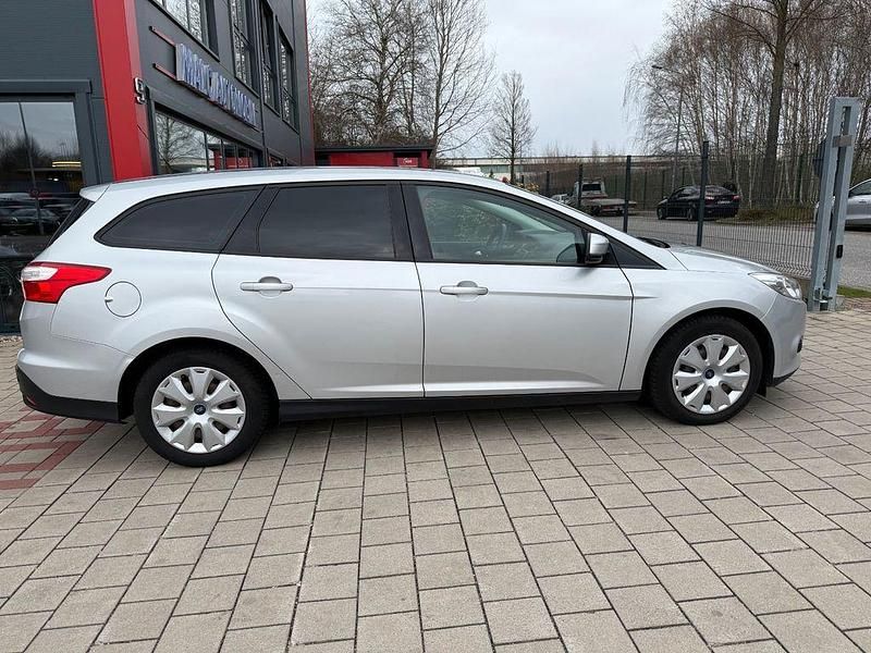 Gebraucht Ford Focus Trend 116 PS (85 kW) 2012 Grau Limousine