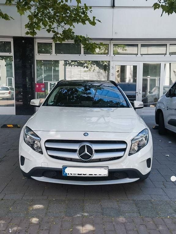 Weiß Gebraucht 2016 Mercedes GLA180 SUV | 17.999 € (Fairer Preis) - Bild 1/4