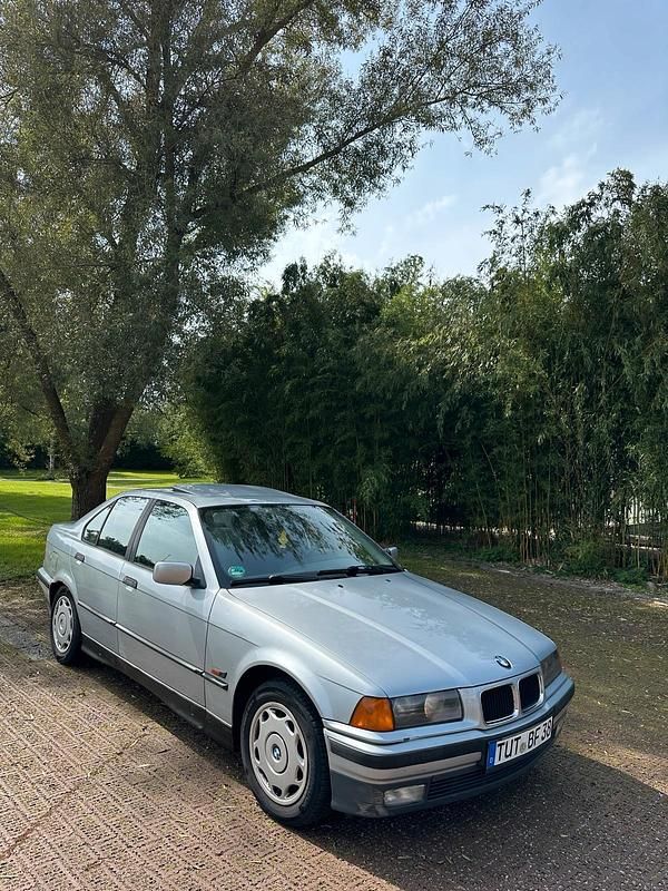 Silber Gebraucht 1996 BMW 320 Limousine | 1.399 € (Superpreis) - Bild 1/4