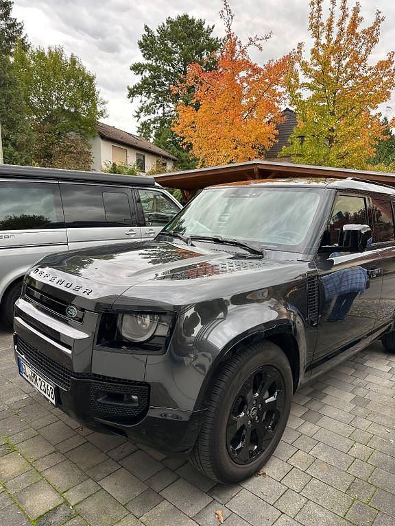 Grau Gebraucht 2024 Land Rover Defender HSE Dynamic SUV | 89.500 € (Fairer Preis) - Bild 1/4