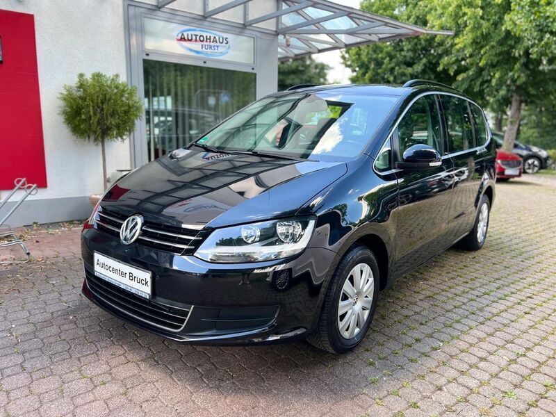 Schwarz Gebraucht 2016 VW Sharan Comfortline Van / Kleinbus | 15.700 € (Guter Preis) - Bild 1/4