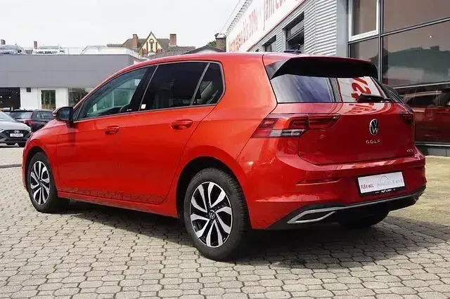 Gebraucht VW Golf VIII Active 110 PS (80 kW) 2022 Rot Limousine