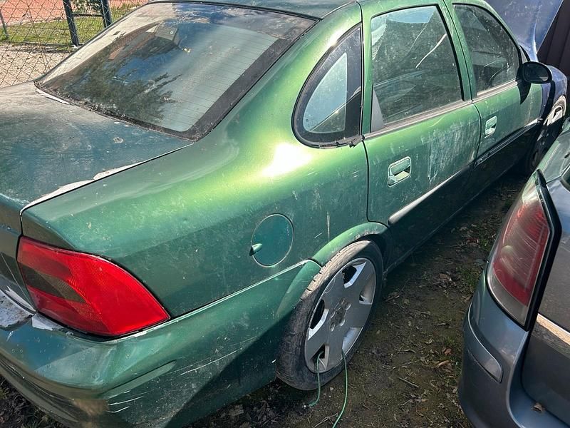 Gebraucht Opel Vectra 170 PS (125 kW) 1996 Grün Limousine
