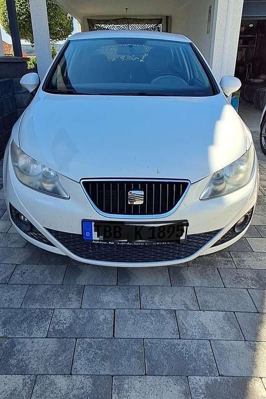 Weiß Gebraucht 2012 Seat Ibiza ST Style Kombi | 3.800 € (Fairer Preis) - Bild 1/4