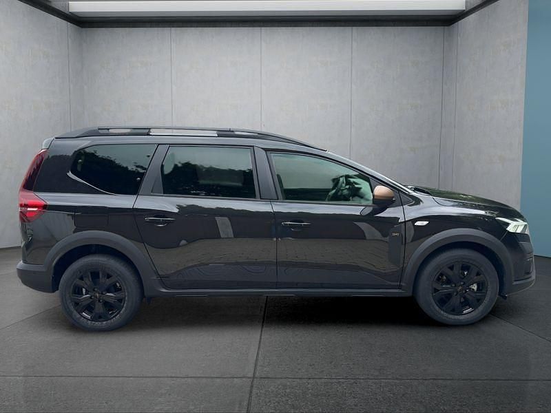 Neu Dacia Jogger 101 PS (74 kW) 2025 Grau Van / Kleinbus